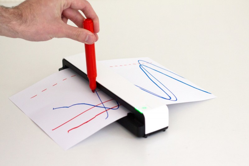 Numérisation quotidienne de 4000 dessins à l'aide d'un scanner portatif. Free-idea - g.u.i.