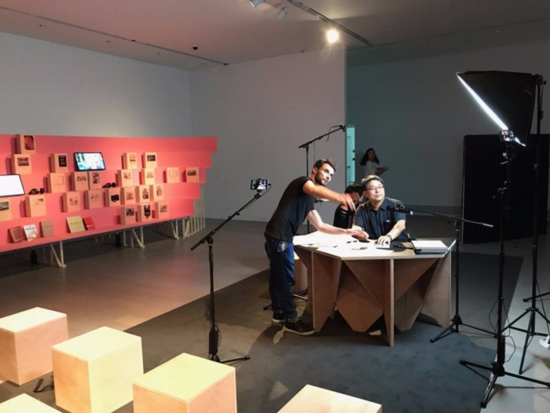 Un temps est pris pour expliquer le fonctionnement du dispositif. Les participants ont reçu des instructions en amont pour pouvoir s’adapter au type de format du workshop. Reset Modernity! Shanghai Perspective - g.u.i.