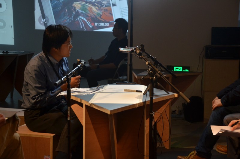 Plusieurs points de vue sont projetés en direct permettent de plusieurs niveaux de discours (commentaire, illustration, sommaire/plan/structure…) et de multiples scénario d'usage inventés par les participants en fonction de leurs besoin. Reset Modernity! Shanghai Perspective - g.u.i.