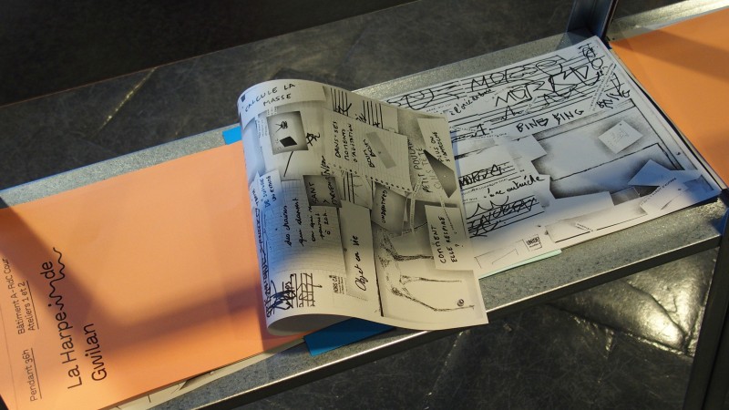 Lors de la mise à jour, toutes les archives sont assemblées dans un classeur fixé à la structure. La documentation se construit au fur et à mesure. Un panorama direct et diffus - g.u.i.