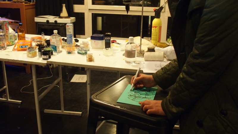 Les médiateurs construisent l'interface entre les propositions des artistes et des chercheurs avec le public. Un panorama direct et diffus - g.u.i.